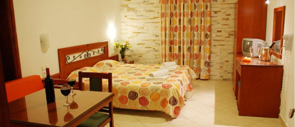 Plaka Hotel II Экстерьер фото