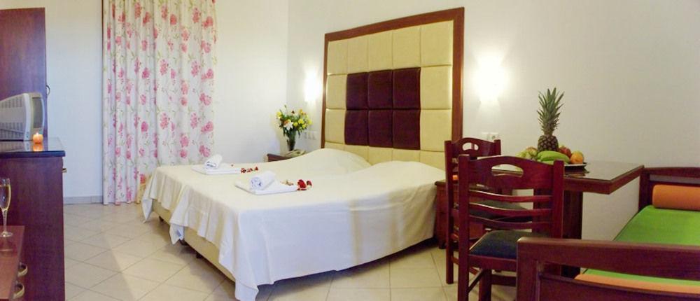 Plaka Hotel II Экстерьер фото